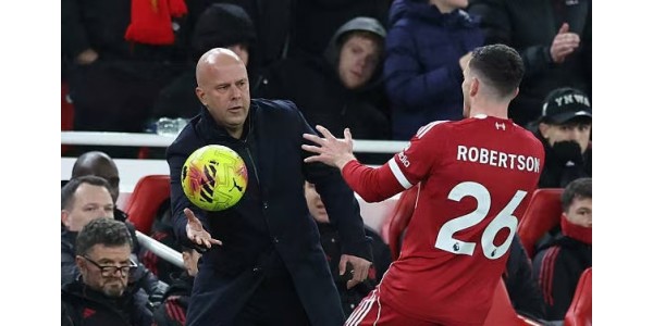 O Anfield Silencioso Sob as Camisas Gloriosas